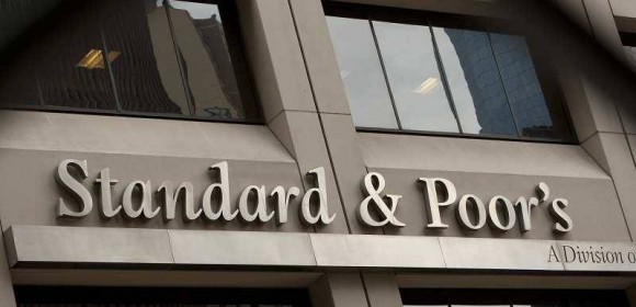 S&P rebajó calificación de Colombia a “BBB-” y mejoró la perspectiva a estable